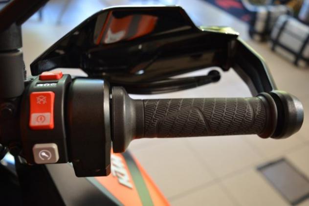 KTM 1290 Super Duke GT rif. 23699817 - Foto 10