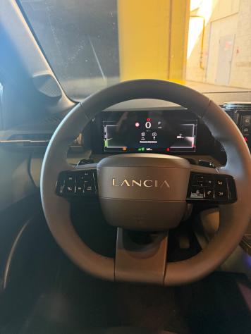 Lancia Ypsilon Hybrid e-DCT - Foto 7