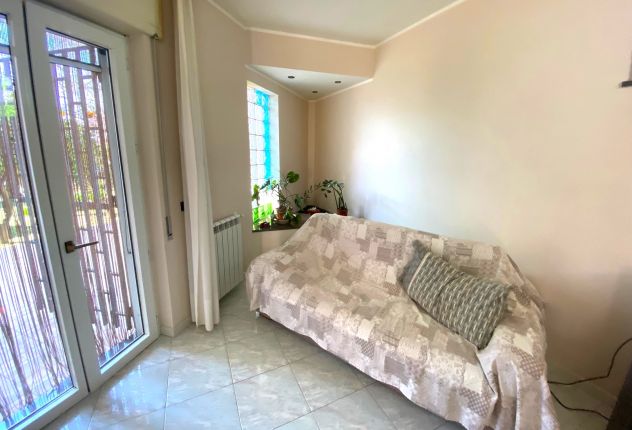 MERAVIGLIOSA VILLA CON AMPIO GIARDINO - ZONA CENTRALE - MONDRAGONE - Rif. V2897 - Foto 4