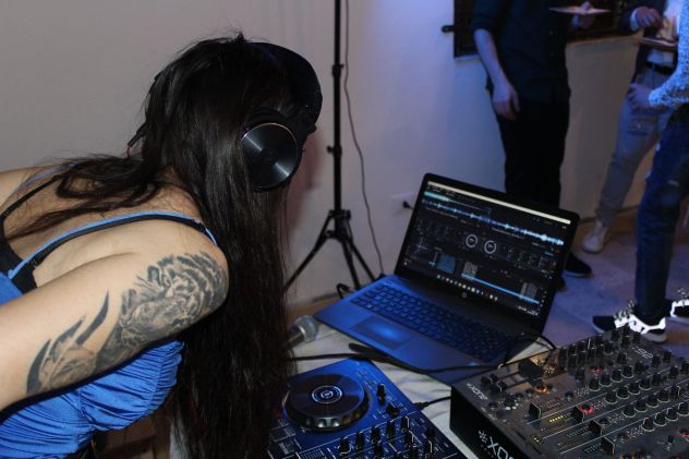 DJ/TECNICO PER EVENTI MUSICALI SERALI IN RESORT E VILLAGGI ITALIA - Foto 2