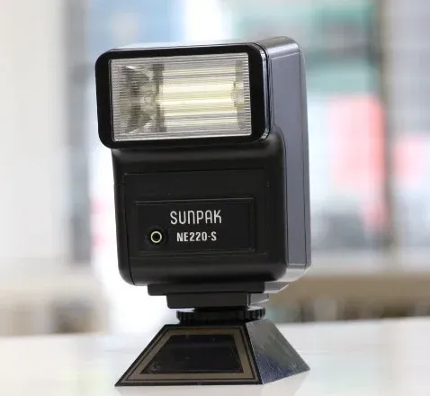FLASH SUNPAK MODELLO NE220-S MADE IN JAPAN COME NUOVO