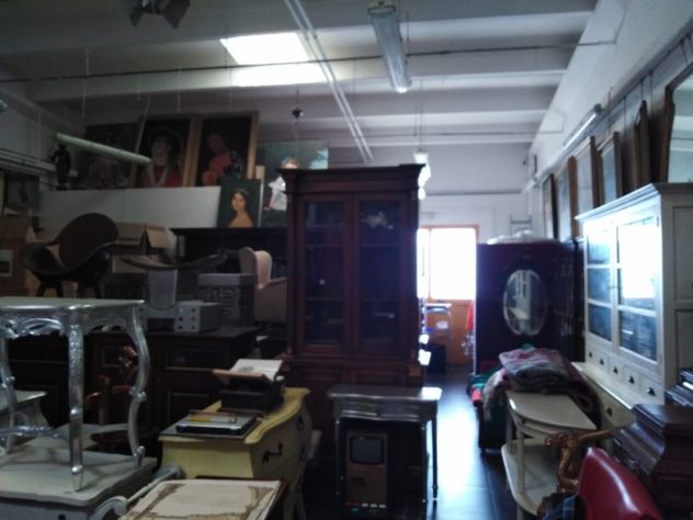 VENDO STOCK DI MOBILI, OGGETTI, QUADRI, LAMPADARI DI ANTIQUARIATO - Foto 2