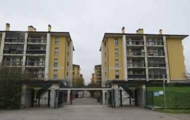 ASTA: Rozzano (MI), Via della Cooperazione/via Volontariato appartamento+ acc.