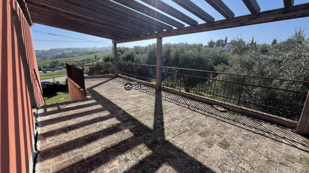 Cartoceto non lontano dal piccolo borgo medievale, in posizione elevata, dominante sull'intera vallata, facilmente raggiungibile dalle principali vie - Foto 15