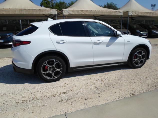 Alfa Romeo Stelvio 2.2 Turbodiesel 190 CV AT8 Q4 Sprint - Foto 4