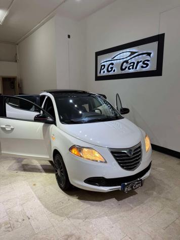 Lancia Ypsilon 1.2 69 CV london Paris - Foto 9