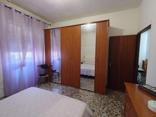Vendiamo casa indipendente con giardino - Foto 8