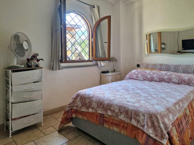 MONTIGNOSO, villetta a schiera con giardino angolare a circa 3,5 km dal mare della Versilia. L'immobile è composto di sala, cucina, disimpegno, camera - Foto 11