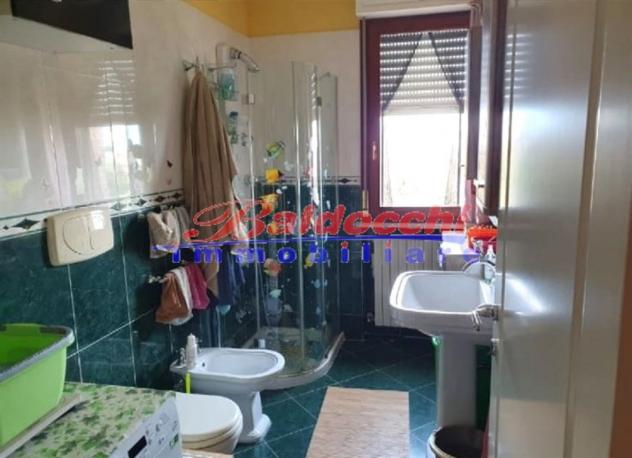 ZONA SEMICENTRALE - APPARTAMENTO TRILOCALE CON TERRAZZO E GARAGE - Foto 14