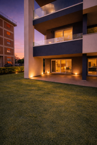 appartamento su due livelli con giardino