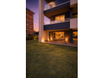 appartamento su due livelli con giardino