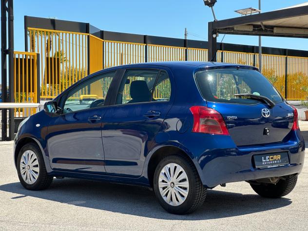 TOYOTA Yaris 1.0 5 porte Navi - Foto 5