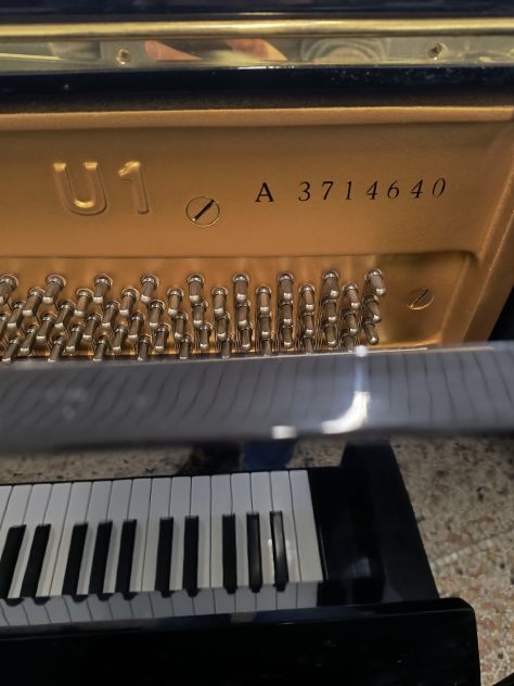 Pianoforte Yamaha U1A dal bel timbro morbido (raro) con trasporto e panca inclus - Foto 3