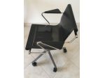 Sedia girevole di design con struttura in metallo