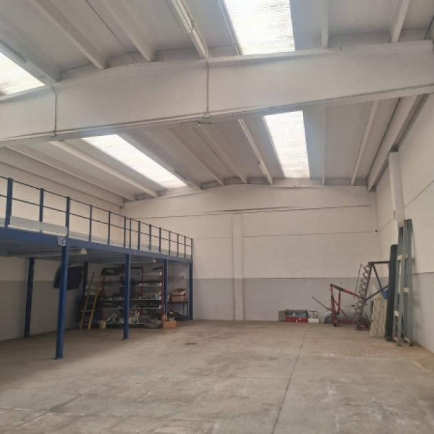 Immobile di 315 m² con 1 locale in affitto a Castelnuovo Rangone