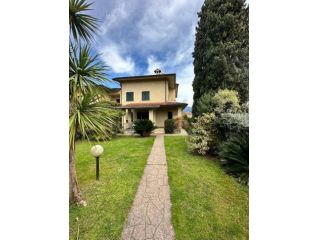 Villa in affitto a Cinquale - Montignoso 150 mq  Rif: 1247303