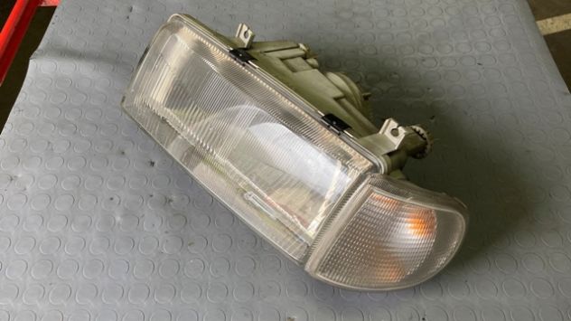 Faro anteriore SX Skoda Felicia del 2000 - Foto 2