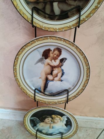 Set 3 vecchi piatti decorativi in porcellana con supporto in metallo. - Foto 7