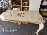 Tavolo con fiori avorio e foglia oro con spedizione