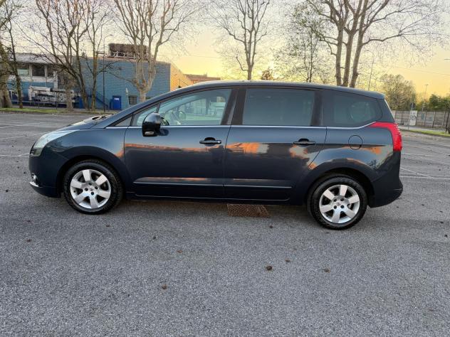 Peugeot 5008 1.6 e-HDi 112CV Stop&Start cambio robotizzato Active - Foto 4