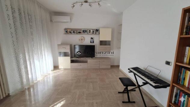 SAN LAZZARO: Fano - san lazzaro: ampio e moderno appartamento pronto da abitare
in uno dei quartieri più serviti e richiesti di fano, in posizione str - Foto 3