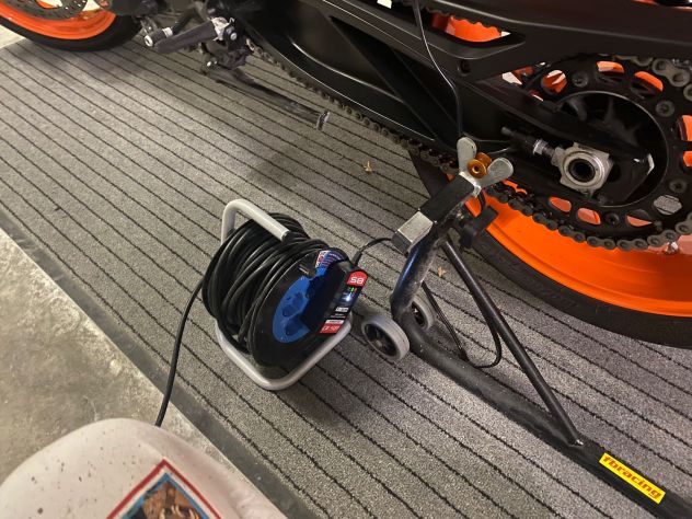 KTM 890 Duke R - Foto 7
