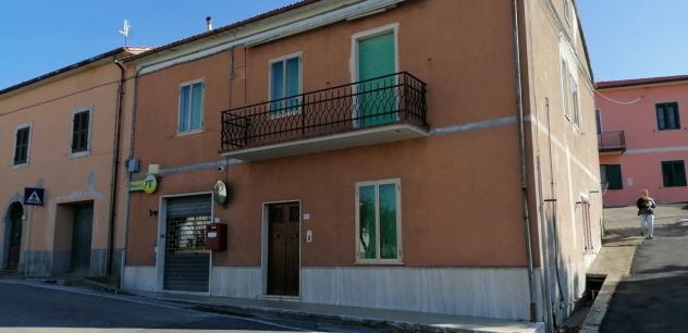 Nella Fraz.di Selvena, comune di Castell'Azzara vendiamo intera palazzina con possibilità di duplice appartamento. Accompagna lo stabile un piccolo gi - Foto 4