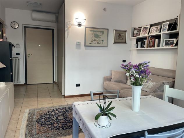 Lesmo ampio monolocale arredato con giardino ideale come investimento