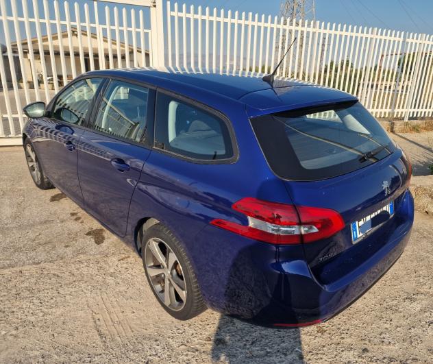 Peugeot 308 BlueHDi 130 EAT8 SW Business 2019 - Foto 3