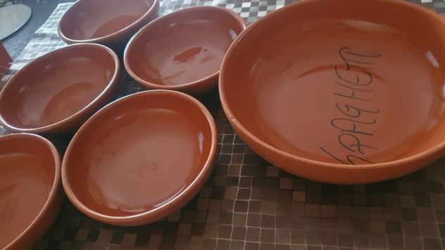 Set 5 piatti più uno grande tutti in terracotta - Foto 4