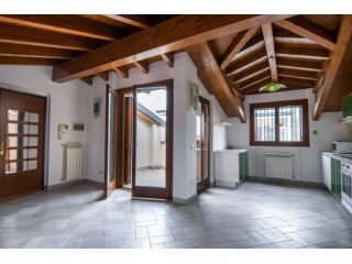 Cesano Maderno 3 locali doppi servizi arredato con terrazzo