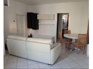 APPARTAMENTO di 6 vani e di 80 mq (FOLLONICA) rif. G21