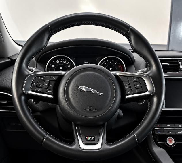 Jaguar F-Pace 3.0 D V6 300 CV AWD aut. R-Sport - Foto 3
