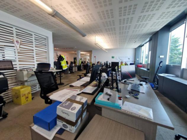 Immobile di 370 m² con più di 5 locali in affitto a Limbiate - Foto 14
