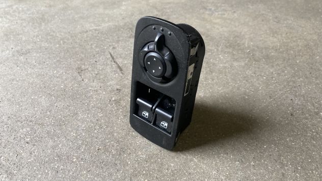 Pulsantiera alzacristallo SX Alfa Romeo Mito del 2018 (0156851700) - Foto 2