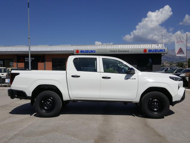 Toyota Hilux 2.8 D-4D 48V 204 CV A/T 4WD DC Mild Hybrid - Foto 5