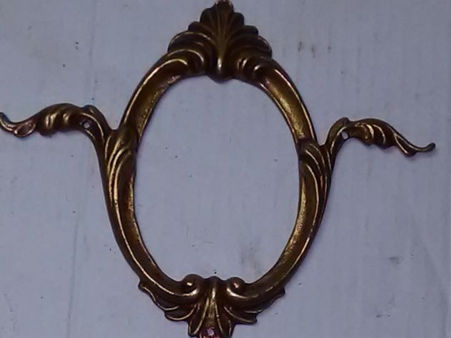 FREGI IN OTTONE PRIMA META' DEL 900 DI ANTICO ARMADIO - Foto 5