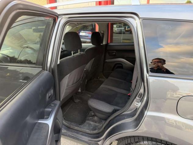 Mitsubishi Outlander 2.0 di-d Instyle dpf, 7 POSTI! - Foto 5