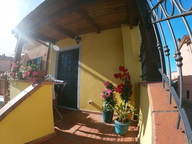 casa indipendente in vendita a Carrara in zona Fossola