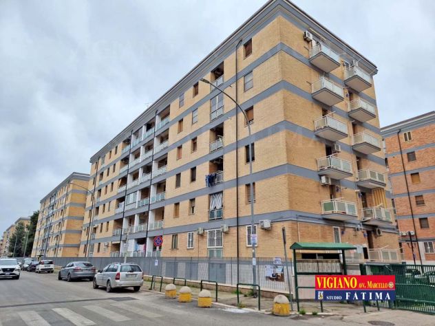 VENDESI - TRATTABILE -VIA IMPERIALE 22 - VANI 4/MQ.144 CAT - 2 BAGNI, POSTI AUTO