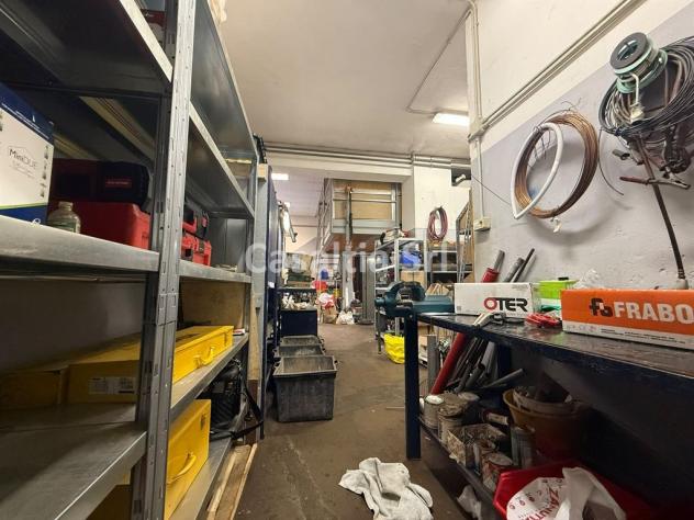 Spazio C3 con accesso furgoni, soppalco e ufficio - Foto 11