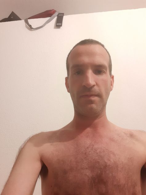 Cerco una ragazza o una donna per divertirsi un po Tel:3334386052