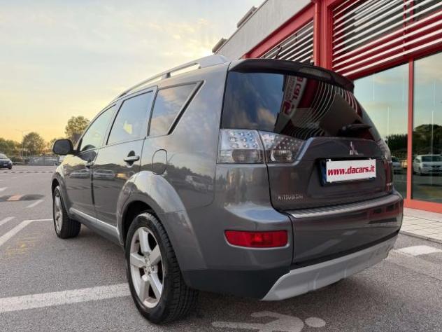 Mitsubishi Outlander 2.0 di-d Instyle dpf, 7 POSTI! - Foto 6