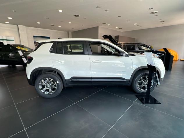 Jeep Avenger Nuova Benzina Longitude 1.2 110cv DCT MHEV - Foto 4