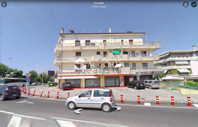 NEGOZIO di 10 vani e di 200 mq (JESOLO) rif. NIG02