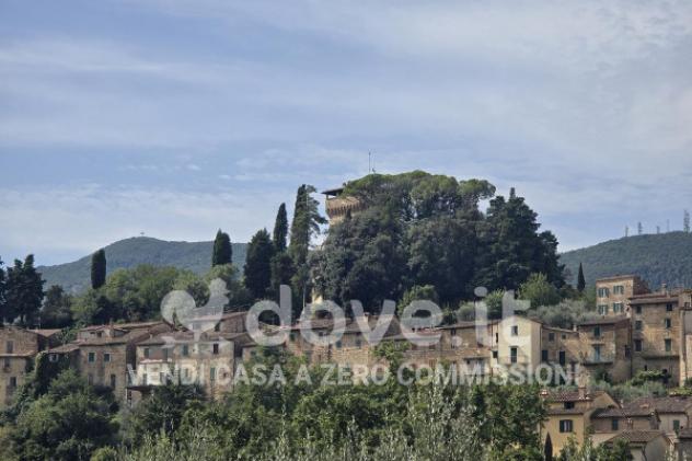 Casa indipendente di 315 m² con più di 5 locali e box auto in vendita a Cetona - Foto 3