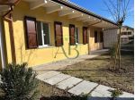 Nuova villetta libera su tre lati con giardino
