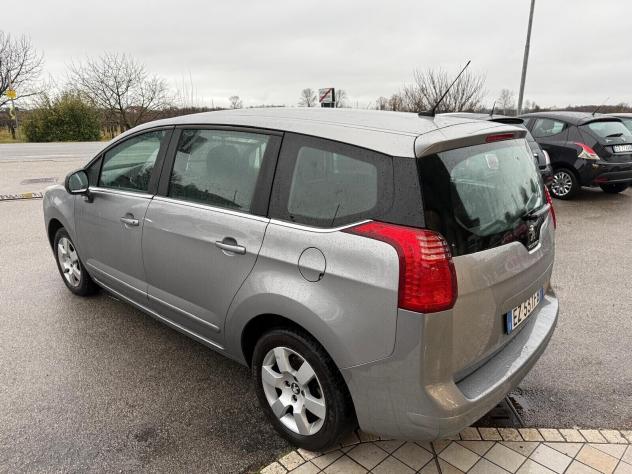 Peugeot 5008 1.6 Diesel 7 posti - Foto 9
