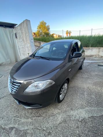 Lancia Ypsilon 1.3 MJT 16V 95 CV 5 porte S&S Silver - Foto 2