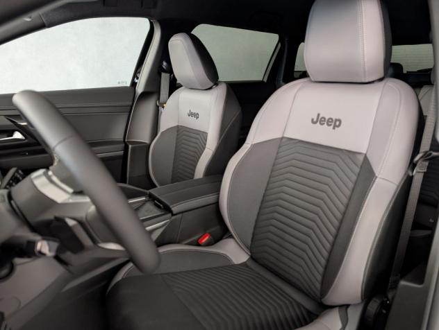 Jeep Compass E-Hybrid 1.2 Turbo MHEV 106kW First Edition DCT - Foto 5